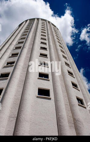 Die Posssetto Hotel Tower im Alpendorf Sestrière, 1921 erbaut als erster Reiseveranstalter Hotel (Italien, 21/06/2010) Stockfoto