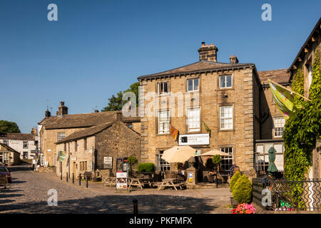 England, Yorkshire, Wharfedale, Grassington Grassington, den Platz, Haus, Restaurant mit Zimmern am späten Nachmittag Licht Stockfoto