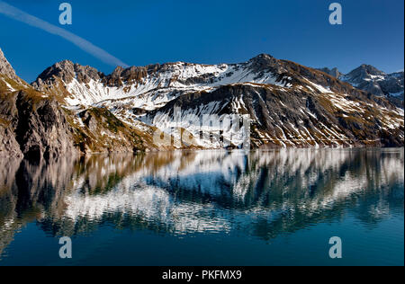 Eindrücke von der Lünersee, einem unberührten Bergsee in einer Höhe von 1979 Meter, in der Nähe von Leogang (Österreich, 15/10/2011) Stockfoto