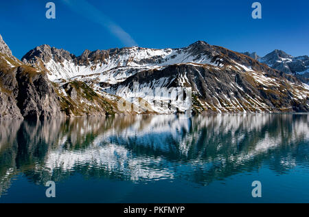 Eindrücke von der Lünersee, einem unberührten Bergsee in einer Höhe von 1979 Meter, in der Nähe von Leogang (Österreich, 15/10/2011) Stockfoto