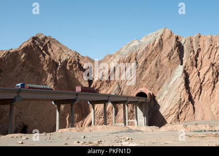 Xinjiang kuqa highway Tunnel Stockfoto