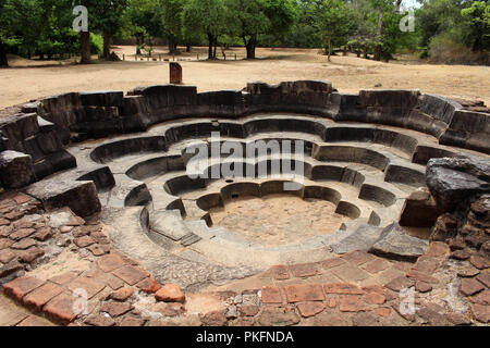 Der Lotus Teich um Polonnaruwa antike Stadt. In Sri Lanka, August 2018. Stockfoto