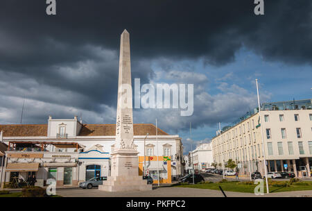 Faro, Portugal - Mai 1, 2018: Im Zentrum der Stadt ein Denkmal zu Ehren von José Bento Ferreira De Almeida, Minister für die Marine, der am 4. September starb, Stockfoto