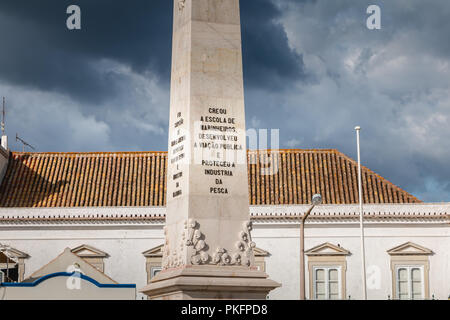 Faro, Portugal - Mai 1, 2018: Im Zentrum der Stadt ein Denkmal zu Ehren von José Bento Ferreira De Almeida, Minister für die Marine, der am 4. September starb, Stockfoto