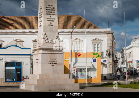 Faro, Portugal - Mai 1, 2018: Im Zentrum der Stadt ein Denkmal zu Ehren von José Bento Ferreira De Almeida, Minister für die Marine, der am 4. September starb, Stockfoto