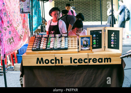 Phuket, Thailand - 25 Februar 2018: Mochi icecream Dessert. Japanische süßer Reis Kuchen auf Street Market Stockfoto