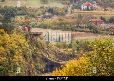 Stara Pavlica-mittelalterlichen serbischen orthodoxen Kloster in Pavlica, Raška, in Südserbien auf einem felsigen Plateau oberhalb des Ibar Stockfoto