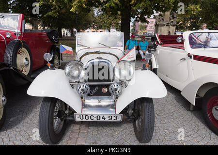 VYSOKE MYTO, TSCHECHISCHE REPUBLIK - Sept. 09. 2018. Historische Autos Prag ausgesetzt Auto auf dem Platz in Vysoke Myto. Stockfoto