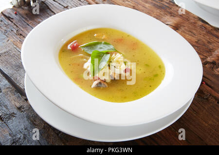 Fischsuppe mit Kräutern, Tom Yum Pla zu, Thailand Essen Stockfoto