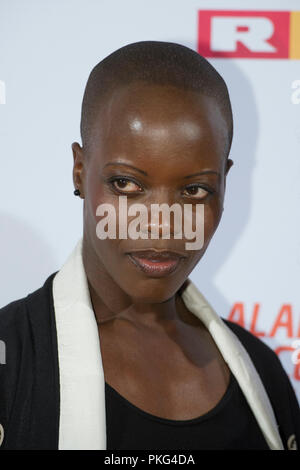 Köln, Deutschland. 11 Sep, 2018. Florence KASUMBA, Schauspielerin, Porträt, portrÃ t, Porträt, 7/8-Einzelbild, einzigen Motiv, roter Teppich, roten Teppich zeigen, Ankunft, Ankunft, Kino Vorschau, theatrical Freigabe des 33. Staffel der RTL-Serie "Alarm für Cobra 11 - Die Autobahnpolizei" am 11.09.2018 in Köln | Verwendung der weltweiten Kredit: dpa/Alamy leben Nachrichten Stockfoto