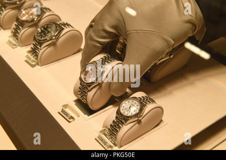 München, Bayern. 12 Sep, 2018. Rolex Uhren können bei der Eröffnung der Münchener neue, herrliche Mile im oberpollinger gesehen werden. Credit: Felix Hörhager/dpa/Alamy leben Nachrichten Stockfoto