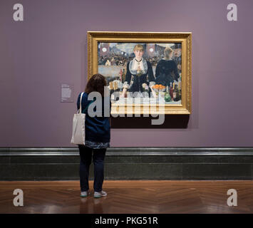 National Gallery, London, UK. 13. September 2018. Eine Ausstellung der Impressionistischen und Post-Impressionist Sammlungen des Courtauld Gallery und der National Gallery mit vielen berühmten Werke der Kunst, die Ausstellung läuft vom 17. September 2018 - 20. Januar 2019. Foto: Edouard Manet. Eine Bar an der Folies-Bergère, 1882. Der Courtauld Gallery, London. Credit: Malcolm Park/Alamy Leben Nachrichten. Stockfoto