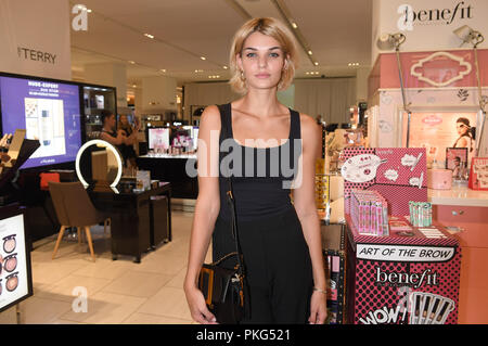 München, Bayern. 12 Sep, 2018. Das Modell Luisa Hartema auf die Eröffnung des Münchener neue, herrliche Mile im oberpollinger gesehen werden kann. Credit: Felix Hörhager/dpa/Alamy leben Nachrichten Stockfoto