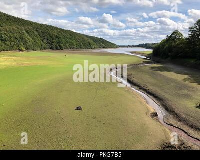 Leeds, England. 13. September 2018. Wasserstand niedrig bleiben bei Lindley Reservoir in der Washubrn Tal, außerhalb der Ballungsräume Leeds/Bradford nach einem heißen Sommer. Lindley ist nur einer von einer Reihe von Stauseen in der Washburn Tal, das Wasser zu größeren Orten und Städten in der Umgebung. credit David Hickes/Alamy Leben Nachrichten. Stockfoto