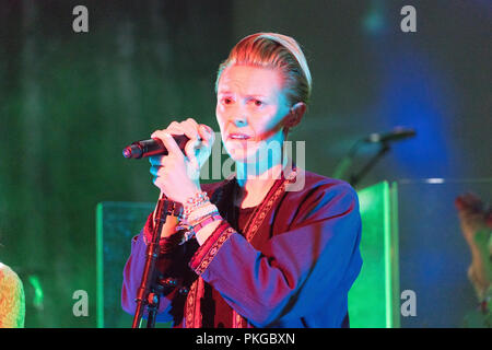 Southbank, London, UK. 13. Sep 2018. La Roux mit Whyte Pferde auf der Bühne im Festsaal, Southbank, in London. Foto Datum: Donnerstag, September 13, 2018. Foto: Roger Garfield/Alamy Credit: Roger Garfield/Alamy leben Nachrichten Stockfoto