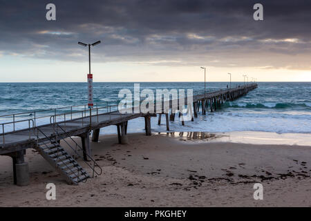 Sonnenuntergang über der Mole in Port Noarlunga South Australia am 12. September 2018 Stockfoto