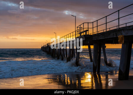 Sonnenuntergang über der Mole in Port Noarlunga South Australia am 12. September 2018 Stockfoto