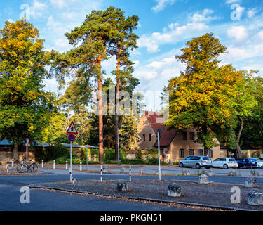 Berlin Waldfriedhof Dahlem (Wald Friedhof) ist ein Friedhof am Rande des Grunewalds am Hüttenweg 47. Stockfoto
