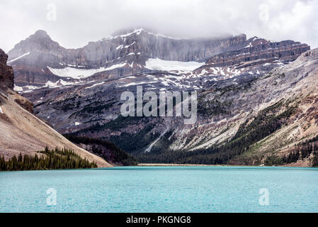 Bow Lake und die Berge des Banff National Park, Alberta, Kanada Stockfoto