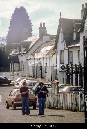 Archivbild, das im Mai 1980 vor dem Kenmore Hotel, Kenmore, Perthshire, Schottland aufgenommen wurde. Stockfoto