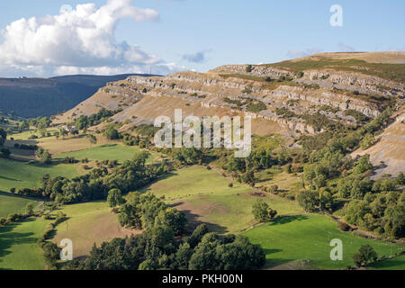 Die Kalkfelsen der Eglwyseg Escarpment über dem Tal von Llangollen, Wales, Großbritannien Stockfoto