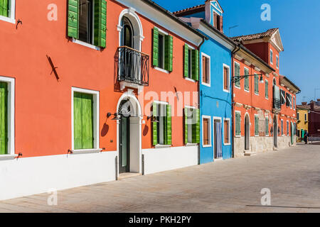 Bunte Häuser auf der Insel Burano, Venedig, Italien. Stockfoto