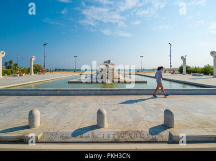 Pescara (Italien) - Die moderne historische Zentrum der Stadt in der Region Abruzzen, während ein Sommer Sonntag Morgen. Stockfoto