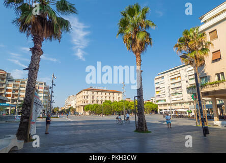 Pescara (Italien) - Die moderne historische Zentrum der Stadt in der Region Abruzzen, während ein Sommer Sonntag Morgen. Stockfoto