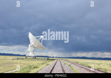 Sehr große Reihe Satellitenschüsseln, New Mexico, USA Stockfoto