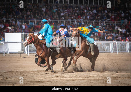 See Issyk-Kul, Kurgyzstan, 7. September 2018: Spiel des Kok - boru Stockfoto