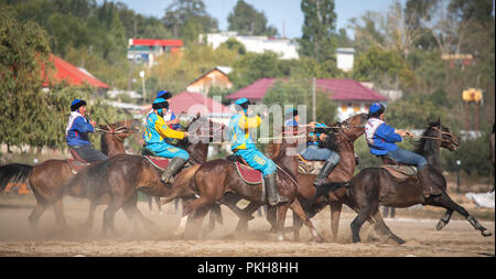 See Issyk-Kul, Kurgyzstan, 7. September 2018: Spiel des Kok - boru Stockfoto