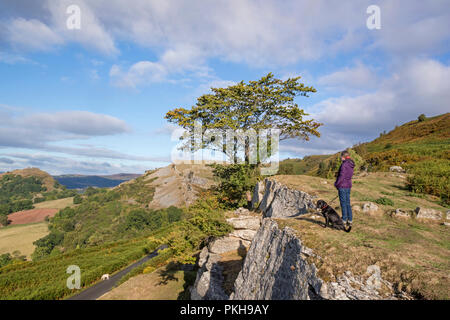 Die Kalkfelsen der Eglwyseg Escarpment über dem Tal von Llangollen, Wales, Großbritannien Stockfoto