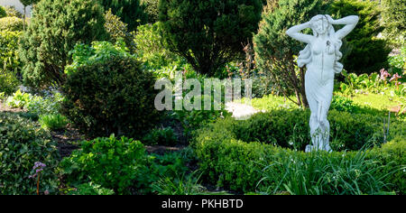 Lisse, Niederlande, Europa, eine Statue in einem Garten Stockfoto