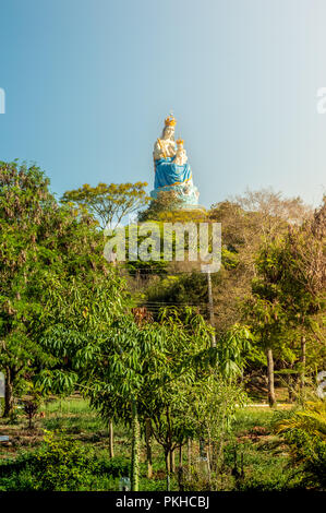 Salto/SP/Brasilien - September 8, 2018: Monument zu Unserer Lieben Frau von Monteserrat. Dieses Denkmal ist 98 Meter hoch Stockfoto