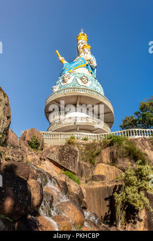 Salto/SP/Brasilien - September 8, 2018: Monument zu Unserer Lieben Frau von Monteserrat. Dieses Denkmal ist 98 Meter hoch Stockfoto