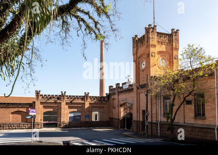 Salto/SP/Brasilien - September 8, 2018: Clock Tower eines industriellen Gebäude, das gegenwärtig beherbergt eine Universität ist eine der Attraktionen in der Touri Stockfoto