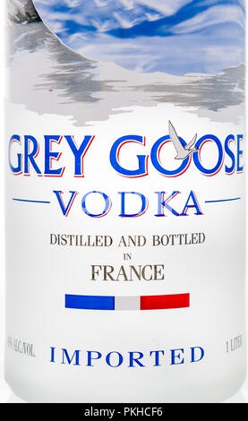 Winneconne, WI - 31. August 2018: eine Nahaufnahme von Grey Goose Wodka auf einem isolierten Hintergrund Stockfoto