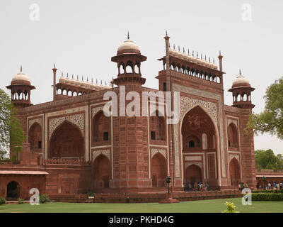 Darwaza-i-rauza, Das große Tor, Tor zum Taj Mahal, Agra, Indien, Asien Stockfoto