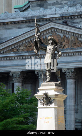 Paul Chomedey de Maisonneuve memorial Place d'Armes in der Altstadt von Montreal, QC, Kanada zeigt eine bronzene Statue des Gründers von Montreal Stockfoto