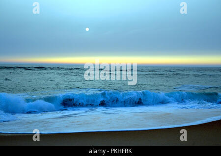 Sonnenuntergang auf dem Meer. Costa Nova, Aveiro. Portugal Stockfoto