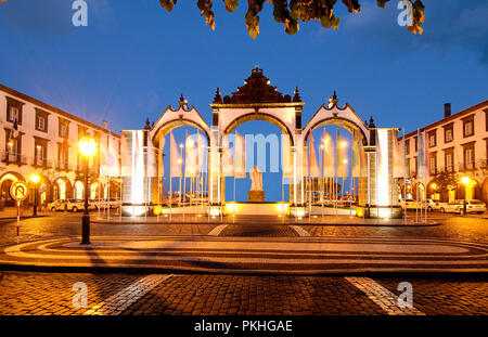 Die Portas da Cidade (Tore in die Stadt), sind die historischen Eingang zum Dorf von Ponta Delgada und die ex-libris der Stadt seit dem 18. Cen Stockfoto