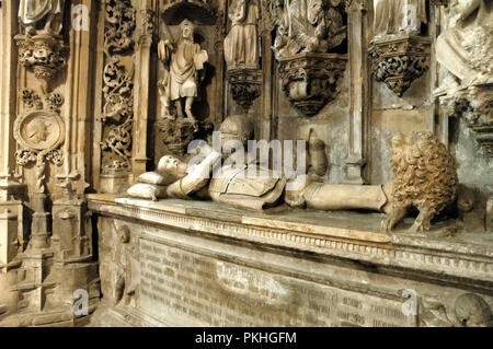 Das Grab von König Afonso Henriques, der Gründer von Portugal, neun Jahrhunderten. Kirche Santa Cruz, Coimbra, Portugal Stockfoto