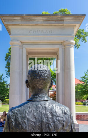 OXFORD, MS/USA - Juni 7, 2018: James Meredith Statue und Denkmal auf dem Campus der Universität von Mississippi. Stockfoto