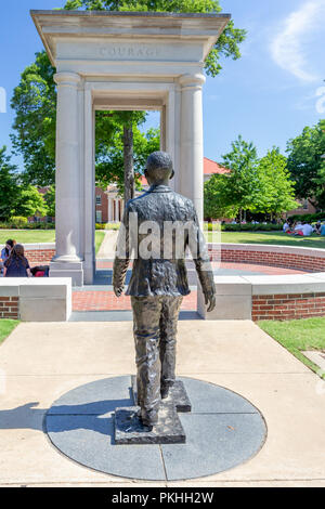 OXFORD, MS/USA - Juni 7, 2018: James Meredith Statue und Denkmal auf dem Campus der Universität von Mississippi. Stockfoto