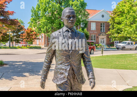 OXFORD, MS/USA - Juni 7, 2018: James Meredith Statue und Denkmal auf dem Campus der Universität von Mississippi. Stockfoto