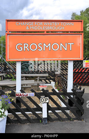 Grosmont Bahnsteig Zeichen auf der North York Moors Railway, Grosmont, North Yorkshire, England, UK. Stockfoto