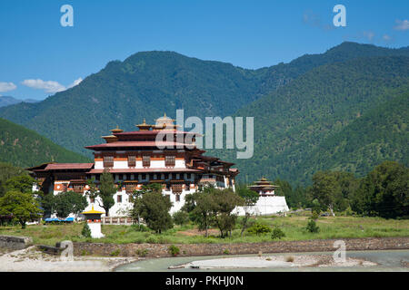 Punakha Dzong (Kloster) am Zusammenfluss von Mo Chhu und Pho Chhu Flüsse, Punakha Tal, Bhutan. Stockfoto
