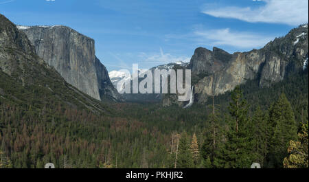 Yosemite Valley von Tunnel View, Kalifornien, USA. American National Park auf der westlichen Sierra Nevada der zentralen Kalifornien gelegen. Stockfoto