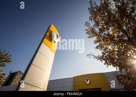 Belgrad, SERBIEN - September 10, 2018: Renault Logo auf ihren wichtigsten Händler store Belgrad. Renault ist ein französisches Auto und Kfz-Hersteller, ein Stockfoto