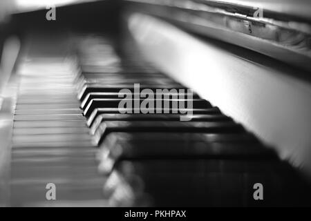 Musik begleitet uns während des gesamten Lebens, Piano Tastatur Stockfoto